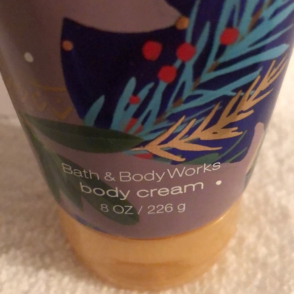 Bath & Body Works Sugar Plum Swirl body cream. Discontinued   8 ounces - Picture 2 of 4